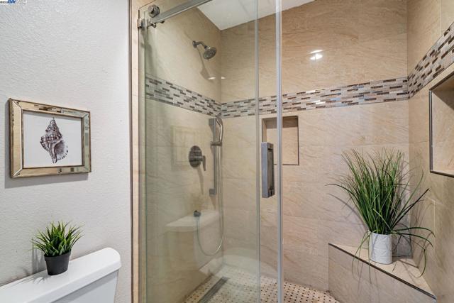 1549 Trimingham Drive, Pleasanton CA: https://media.crmls.org/mediaz/501f57c0-cebe-4a27-abd9-10acadd6124a.jpg