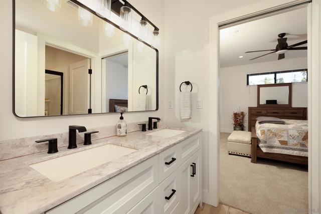 1686 88 Gecko Road, Vista CA: https://media.crmls.org/mediaz/501f5e36-2a7a-4874-9ed9-a4c046d38734.jpg