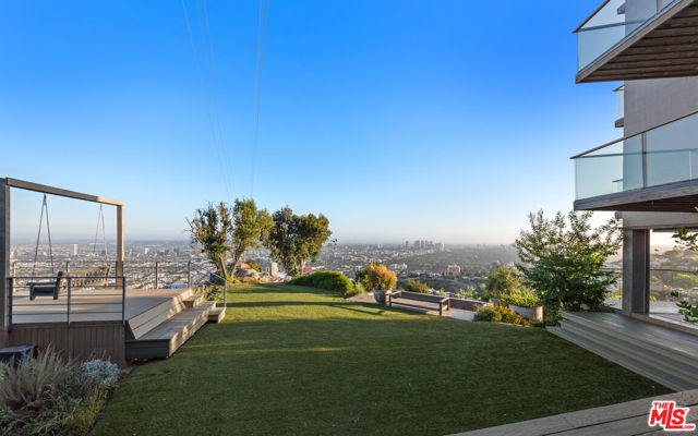1600 Viewmont Drive, Los Angeles CA: https://media.crmls.org/mediaz/501f7abd-54ce-4905-ab23-8a37040de700.jpg