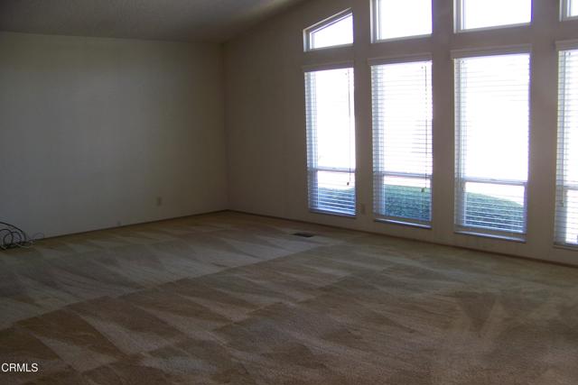975 W Telegraph Road, Santa Paula CA: https://media.crmls.org/mediaz/501fcc35-476a-4116-9fb4-37f289b7427a.jpg