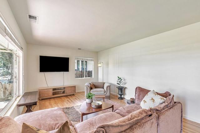 1010 Monterey Street, Hollister CA: https://media.crmls.org/mediaz/501fd35b-5c10-4af2-b639-50fd3163dc35.jpg