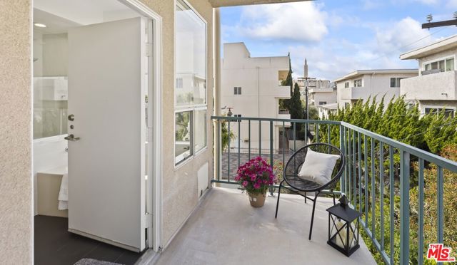 1932 Selby Avenue, Los Angeles CA: https://media.crmls.org/mediaz/5020642d-5a11-45de-8c26-a7db3d973136.jpg