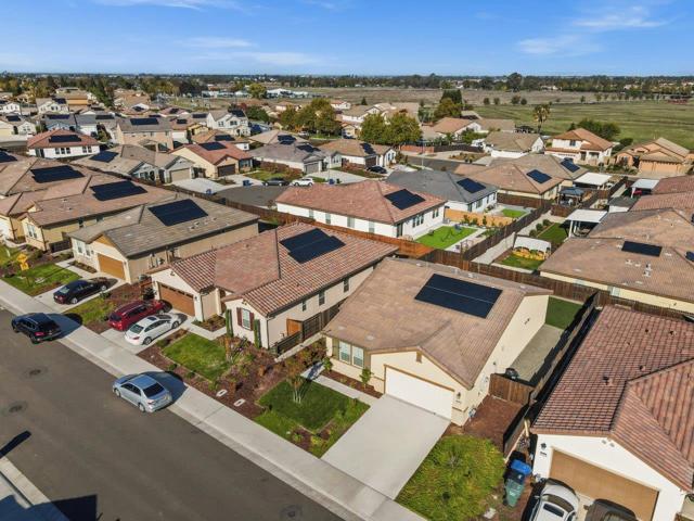 8189 Scrimshaw Way, Sacramento CA: https://media.crmls.org/mediaz/50207487-86eb-47d6-824f-8b5b6c5b9b2e.jpg