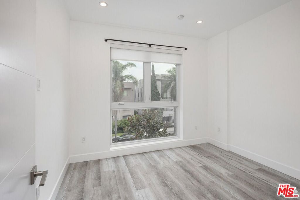 https://media.crmls.org/mediaz/50212ce5-bb7b-4113-8d45-ed5e1847b8ca.jpg?preset=X-Large