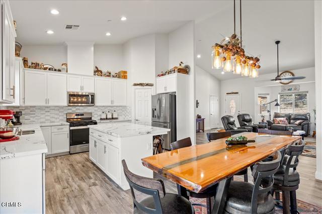 Detail Gallery Image 8 of 41 For 17600 Ascot Ct, Tehachapi,  CA 93561 - 3 Beds | 2 Baths