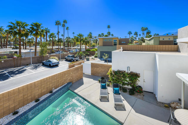 970 Oceo S Circle, Palm Springs CA: https://media.crmls.org/mediaz/50223038-e850-4c47-9e23-4ce9e1ae7b07.jpg