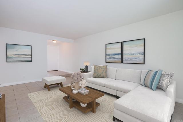 8037 Caminito Mallorca, La Jolla CA: https://media.crmls.org/mediaz/5022ce26-32c3-4dc0-a0a5-f49f40bae46c.jpg