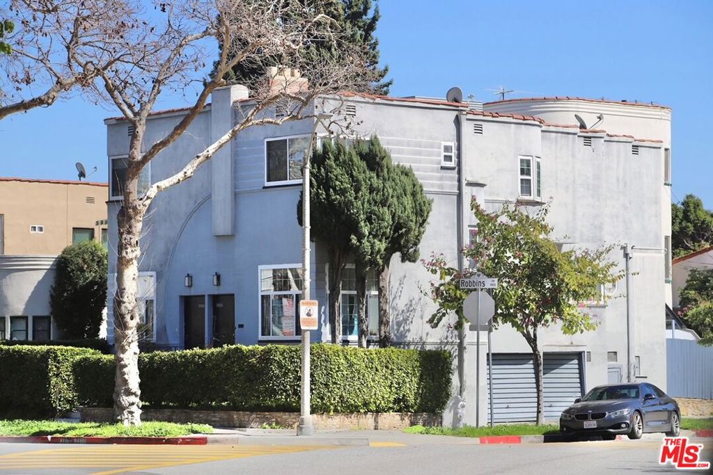 9966 Robbins Drive, Beverly Hills, CA 90212
