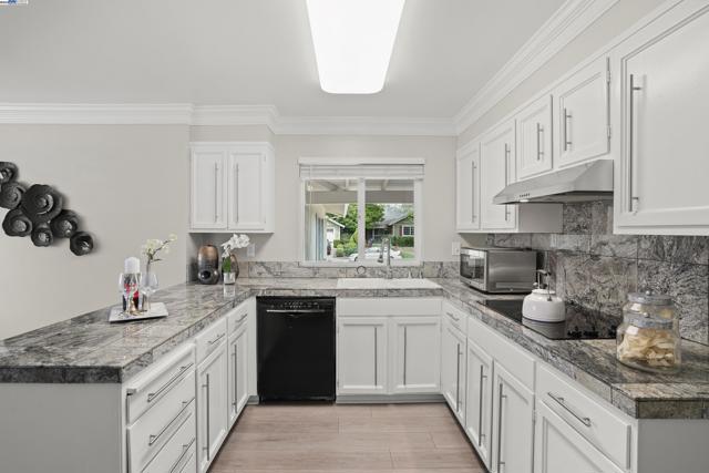 501 Amherst Ct, San Ramon CA: https://media.crmls.org/mediaz/50241429-fb7d-4879-ae27-624682c37987.jpg