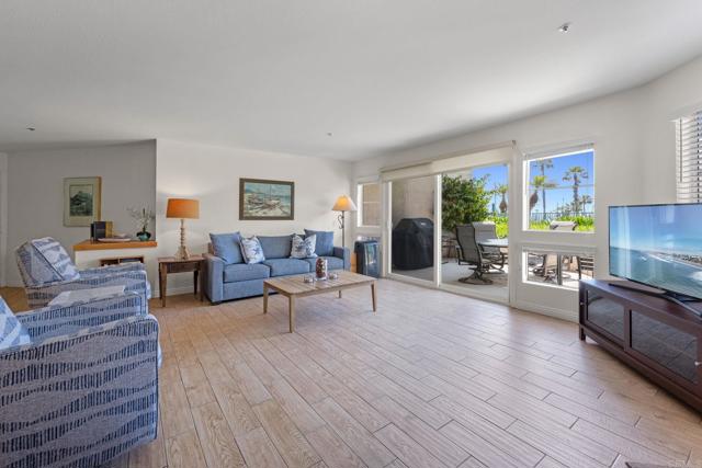 Detail Gallery Image 3 of 31 For 400 N Pacific Street #110,  Oceanside,  CA 92054 - 2 Beds | 2 Baths
