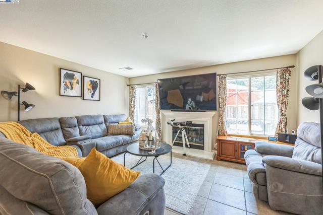 1789 Corte Sueno, Livermore CA: https://media.crmls.org/mediaz/50259fa5-0199-4cff-b9ec-73020d965b29.jpg