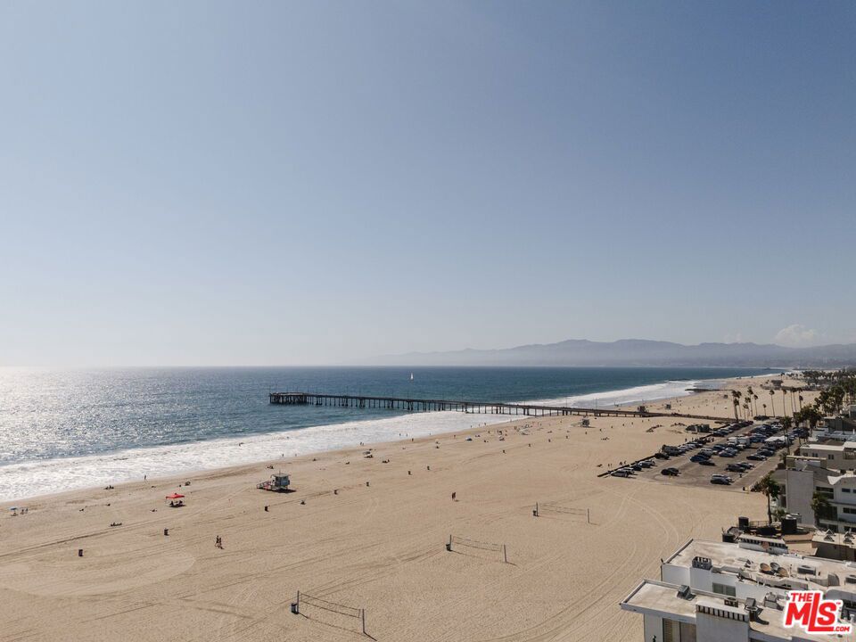 https://media.crmls.org/mediaz/5025a3d8-66fa-4287-9804-6ff39efa46e5.jpg?preset=X-Large