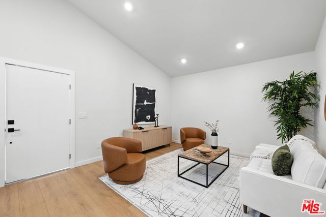 15727 Hartsook Street, Encino CA: https://media.crmls.org/mediaz/50260625-dade-49d1-a0d7-578a2d13367c.jpg
