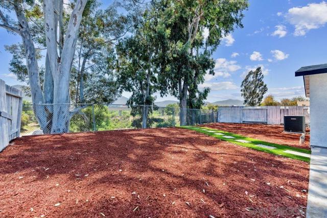 8313 Carlton Oaks Dr, Santee CA: https://media.crmls.org/mediaz/502623a5-0bcd-4b44-b189-46e7167ca93c.jpg