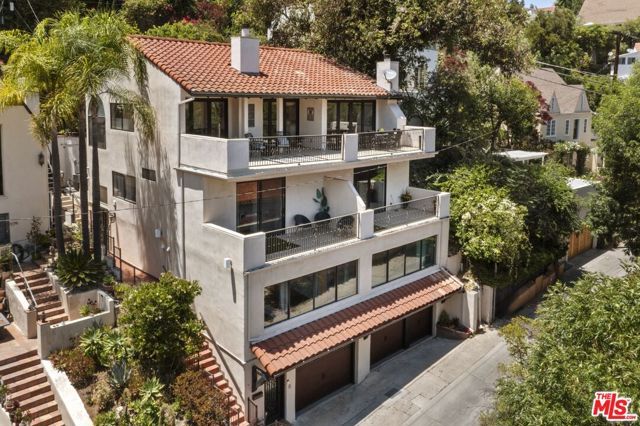 5940 Manola Way, Los Angeles CA: https://media.crmls.org/mediaz/502628ff-c551-4663-8427-828642041ea9.jpg