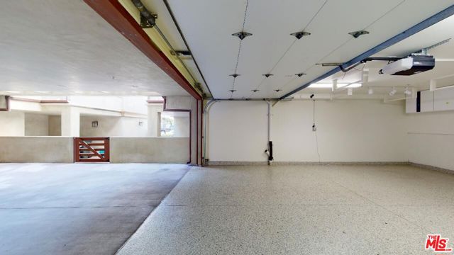 642 Hermosa Avenue, Hermosa Beach CA: https://media.crmls.org/mediaz/50263d71-aeaa-4483-b409-8c366dac1d38.jpg
