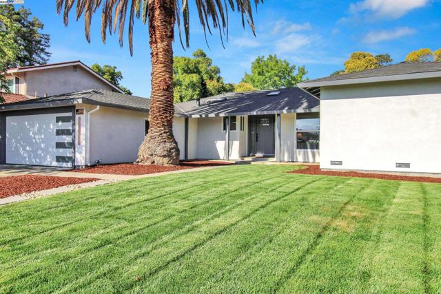 3613 perada dr, Walnut Creek CA: https://media.crmls.org/mediaz/502656af-34ab-4dcd-af20-7b20bb27756d.jpg