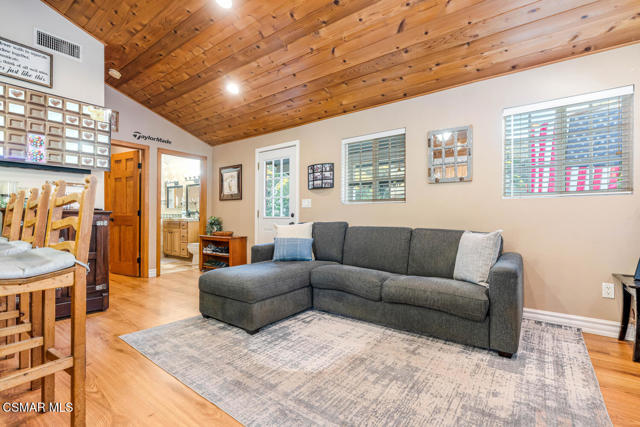 1088 Alta Vista Road, Simi Valley CA: https://media.crmls.org/mediaz/50265731-6167-442d-926b-fcb0bd4c3cc8.jpg