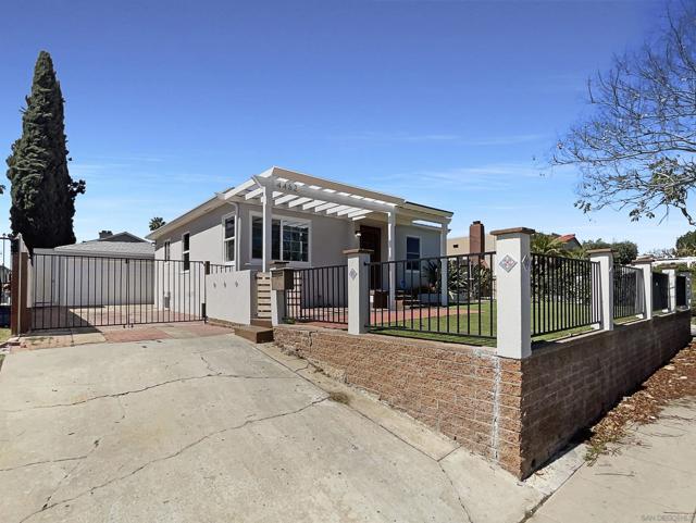 4462 52Nd St, San Diego CA: https://media.crmls.org/mediaz/50267b0e-79ce-465b-a966-4be1a969faf3.jpg