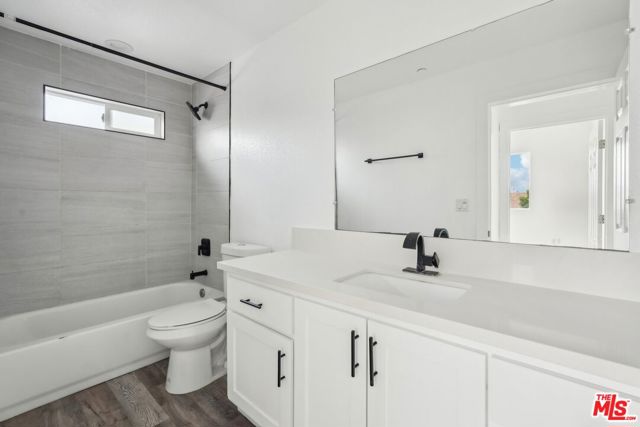 2516 Malabar Street, Los Angeles CA: https://media.crmls.org/mediaz/50267e1a-83c8-465b-aa6f-3e2eb5fd58dd.jpg
