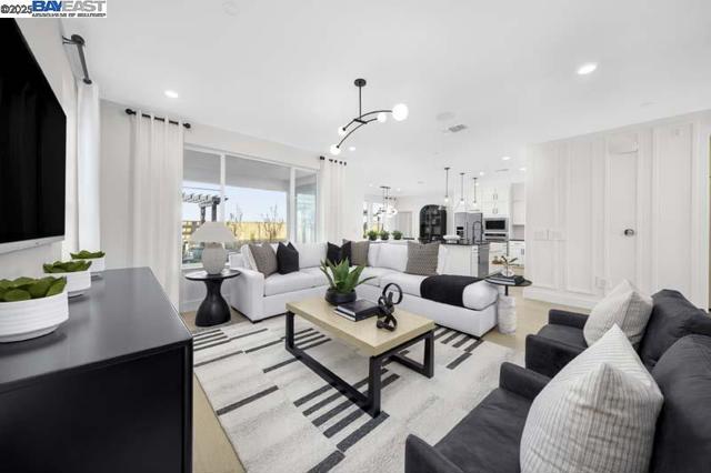 515 E Fiorino Street, Mountain House CA: https://media.crmls.org/mediaz/5026a154-b42b-4923-bfaa-e3b82e572d04.jpg
