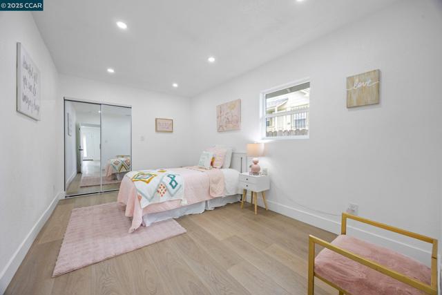 2133 39Th Ave, Oakland CA: https://media.crmls.org/mediaz/5026de8c-bb23-490a-a14b-1dd81b011658.jpg