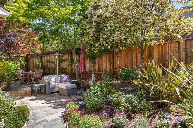 992 Lakeview Way, Redwood City CA: https://media.crmls.org/mediaz/50271b46-b7c1-41b5-85e5-c8be5857070c.jpg