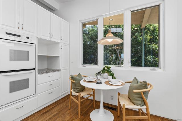 405 W Nutmeg St, San Diego CA: https://media.crmls.org/mediaz/5027cbe7-7fa2-4a7a-977b-47ea465a3a1f.jpg