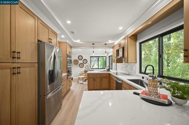 600 Terra California Dr, Walnut Creek CA: https://media.crmls.org/mediaz/5028a373-fe77-456f-9b13-9895b8bda5e9.jpg