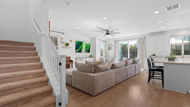 262 Camellia Way, Vista CA: https://media.crmls.org/mediaz/5028e886-3b41-420d-8c85-3e05224541cd.jpg