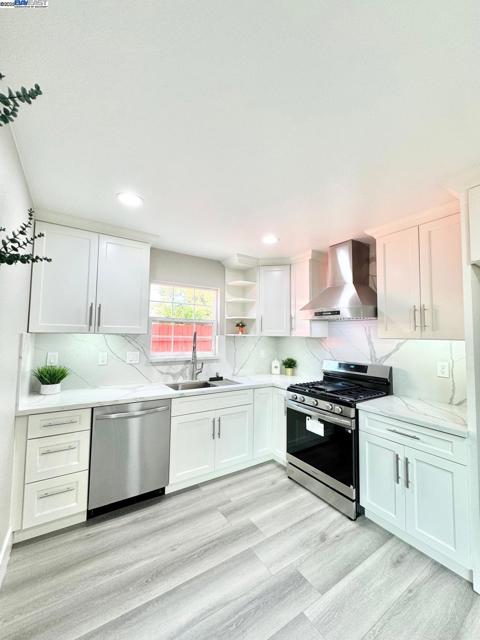 20595 Center St, Castro Valley CA: https://media.crmls.org/mediaz/5028e888-58de-482d-b905-64544c84edbb.jpg