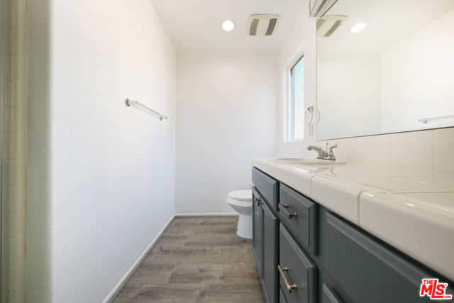 14661 Sherman Way, Van Nuys CA: https://media.crmls.org/mediaz/502912c8-496e-4549-91d0-6c67b1b9f91e.jpg