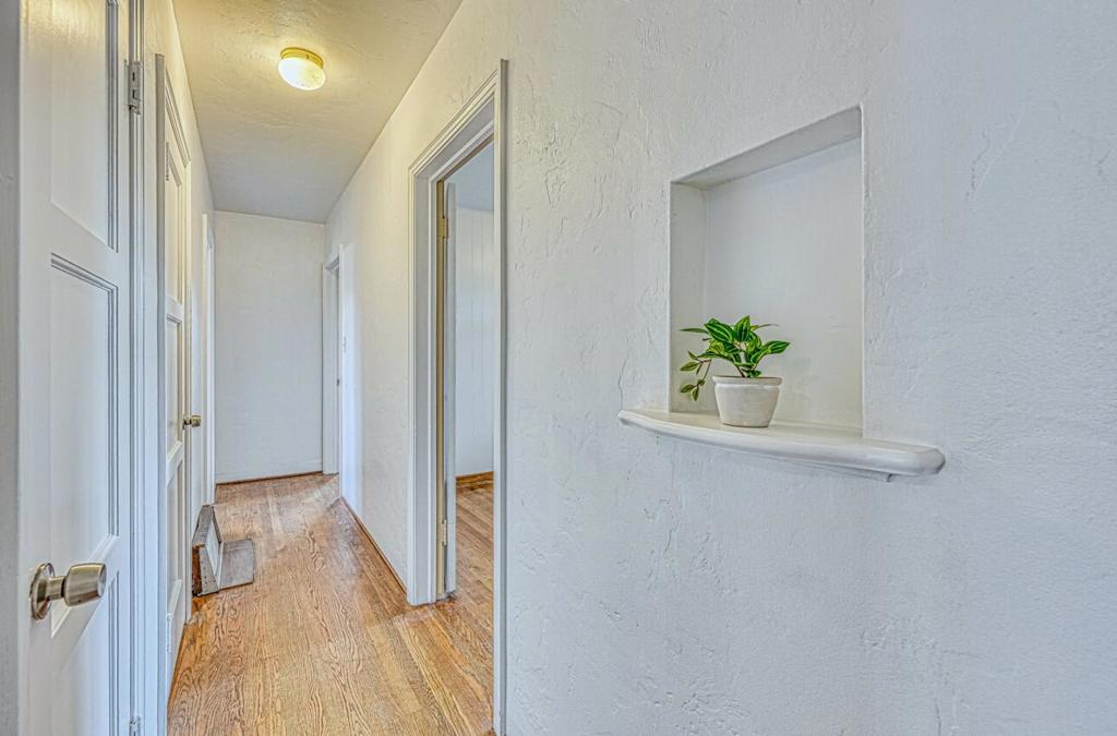 https://media.crmls.org/mediaz/5029e911-ef09-48c1-b0fd-dce2c6be6477.jpg?preset=X-Large