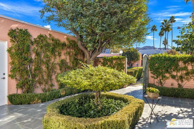 47425 Medina Drive, Palm Desert CA: https://media.crmls.org/mediaz/502a0fbb-7224-4689-b4e4-c2389ba4f318.jpg