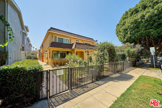 2914 Arizona Avenue photo 3
