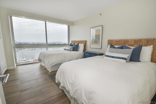 1710 Avenida Del Mundo, Coronado CA: https://media.crmls.org/mediaz/502a18af-fd81-4840-98c2-8ff40020f7a0.jpg