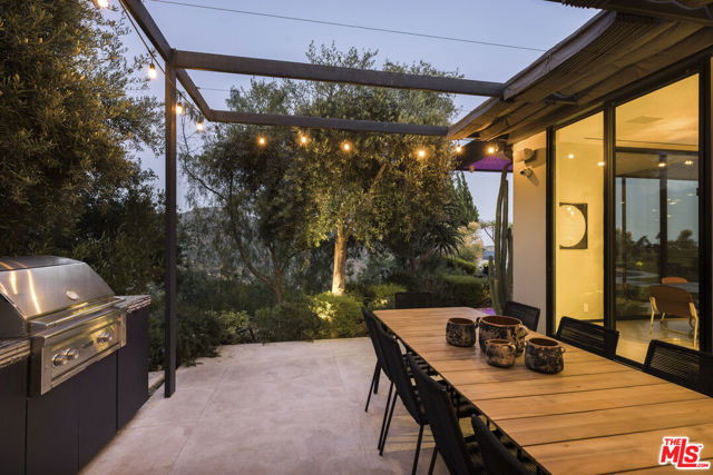 3306 Deronda Drive, Los Angeles CA: https://media.crmls.org/mediaz/502a1d3b-3a49-492c-8606-6fd3d49bedeb.jpg