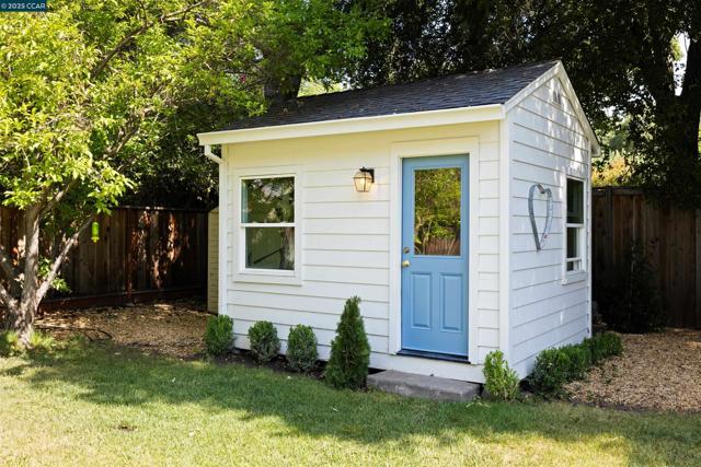 2716 W Newell Ave, Lafayette CA: https://media.crmls.org/mediaz/502a3689-466a-44d7-a1e3-75f902a12c37.jpg
