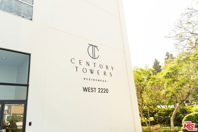 2220 Avenue Of The Stars, Los Angeles CA: https://media.crmls.org/mediaz/502b17e1-f507-45c9-8901-4fff1a974eb0.jpg
