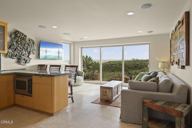 3629 Ocean Drive, Oxnard CA: https://media.crmls.org/mediaz/502b1e17-ee64-4505-b5d9-f195a926c85f.jpg