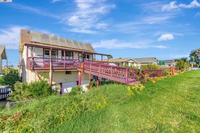 71 Taylor Pl, Bethel Island CA: https://media.crmls.org/mediaz/502bbcef-425a-425c-a9f4-3932f4f95c11.jpg