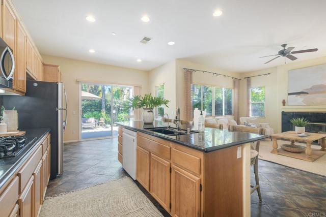 Detail Gallery Image 16 of 30 For 1701 Hilo Dr, Vista,  CA 92081 - 3 Beds | 2/1 Baths