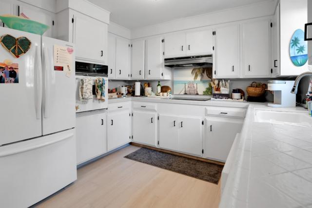 17541756 Plaza Court, Mountain View CA: https://media.crmls.org/mediaz/502c37fd-91f5-4ca5-b213-e731dc33454c.jpg
