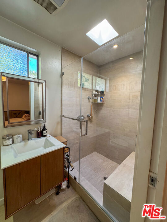 864 Granville Avenue photo 40