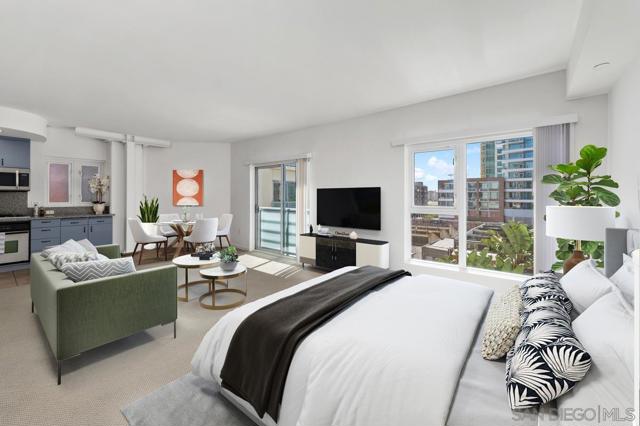 550 15Th St, San Diego CA: https://media.crmls.org/mediaz/502c6f48-95df-46ab-8ed0-c822a6f9092d.jpg