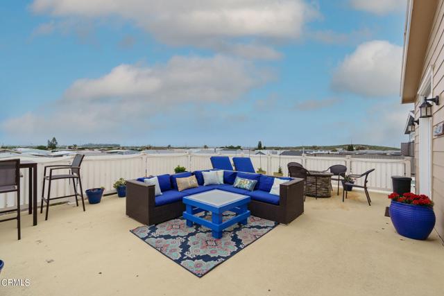 5540 W 5th Street, Oxnard CA: https://media.crmls.org/mediaz/502d1651-ddaa-431e-9eb6-58ebd20e3ad9.jpg