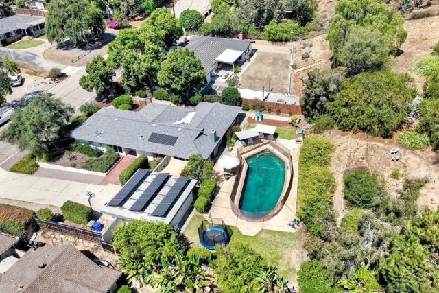 11668 Altoona Dr, El Cajon CA: https://media.crmls.org/mediaz/502d3ed8-246b-41f4-8405-f415b185dc74.jpg