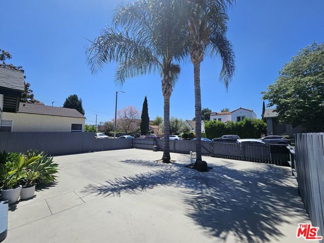 4031 Brunswick Avenue, Los Angeles CA: https://media.crmls.org/mediaz/502d99cf-f973-4889-9a50-ebd6ac3f3828.jpg
