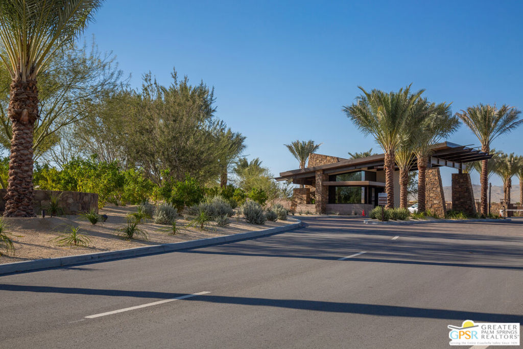 https://media.crmls.org/mediaz/502deb49-2ba2-4c63-b16d-d0ced7372007.jpg?preset=X-Large