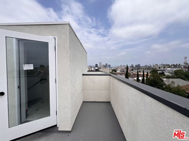 1228 1/2 S Berendo Street, Los Angeles CA: https://media.crmls.org/mediaz/502e05ff-cf0d-4a57-a87c-ce953979b429.jpg